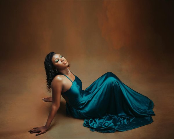 Comment métamorphoser votre tenue quotidienne en une allure élégante pour une soirée imprévue ?